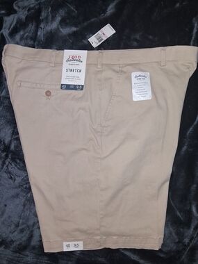 IZOD Saltwater Stretch Men’s Khaki Chino Pants